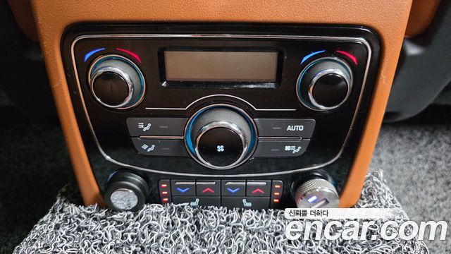 Jaguar XF 2019 — photo 18