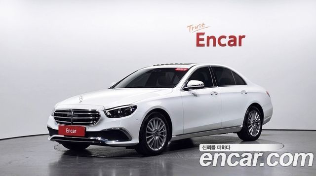 Mercedes-Benz E-Class 2022 — photo 33