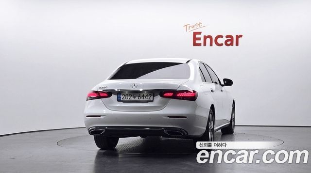 Mercedes-Benz E-Class 2022 — photo 4
