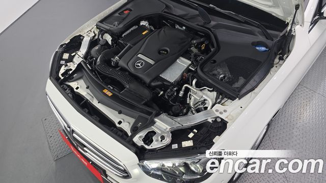 Mercedes-Benz E-Class 2022 — photo 6