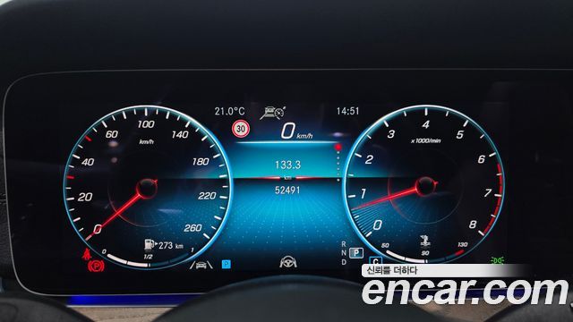 Mercedes-Benz E-Class 2022 — photo 11