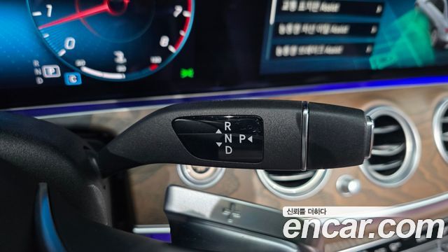 Mercedes-Benz E-Class 2022 — photo 12