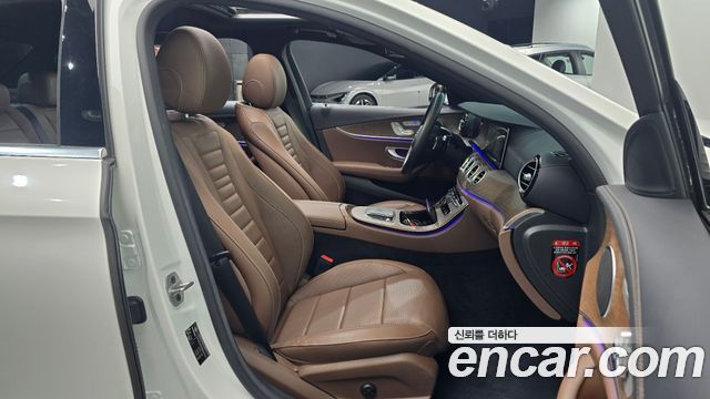 Mercedes-Benz E-Class 2022 — photo 13