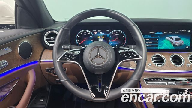 Mercedes-Benz E-Class 2022 — photo 19