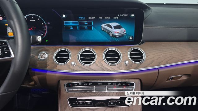 Mercedes-Benz E-Class 2022 — photo 21