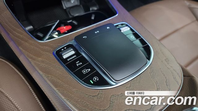 Mercedes-Benz E-Class 2022 — photo 25