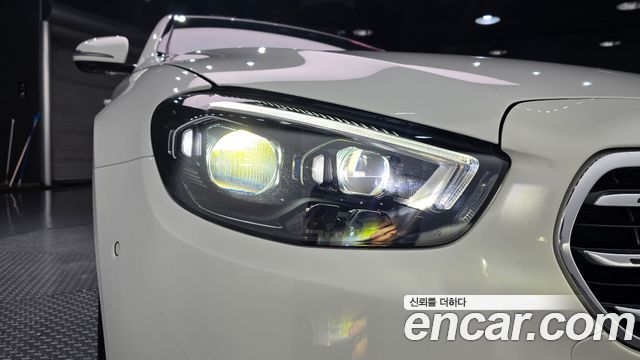 Mercedes-Benz E-Class 2022 — photo 8