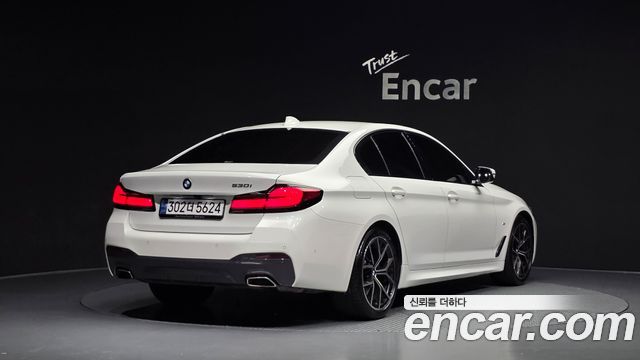 BMW 5-Series 2023 — photo 2