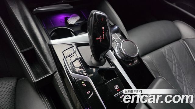 BMW 5-Series 2023 — photo 12