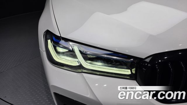BMW 5-Series 2023 — photo 8