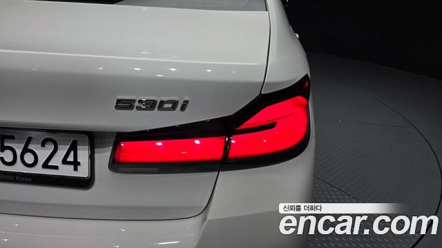 BMW 5-Series 2023 — photo 9