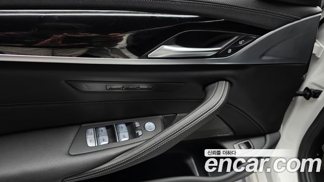 BMW 5-Series 2023 — photo 29