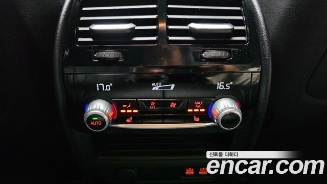 BMW 5-Series 2023 — photo 31