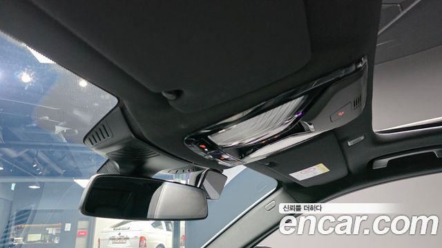 BMW 5-Series 2023 — photo 32