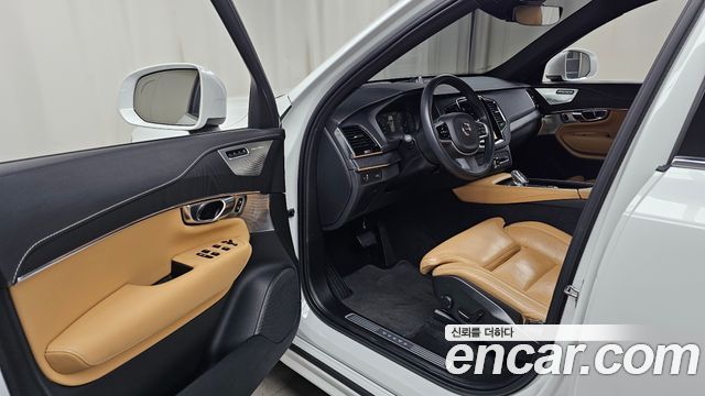 Volvo XC90 2022 — photo 13