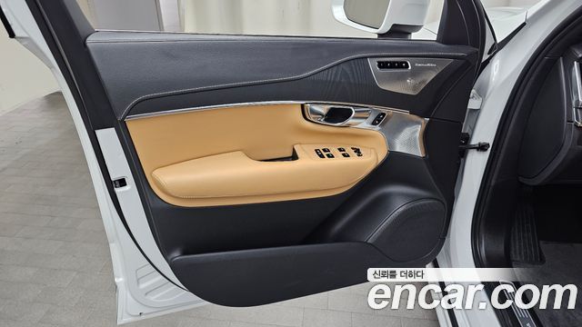 Volvo XC90 2022 — photo 14
