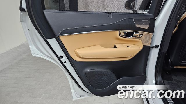 Volvo XC90 2022 — photo 15