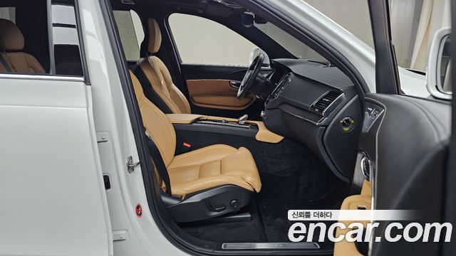 Volvo XC90 2022 — photo 16