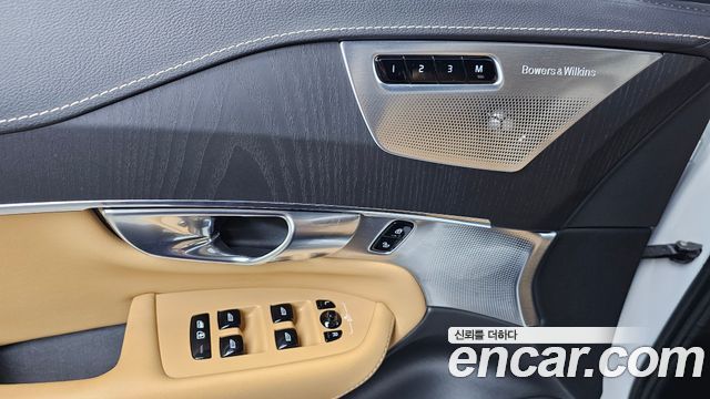 Volvo XC90 2022 — photo 28