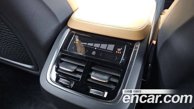 Volvo XC90 2022 — photo 33