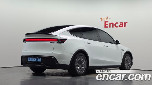 Tesla Model Y 2026 — photo 2