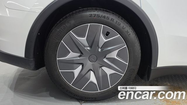 Tesla Model Y 2026 — photo 5
