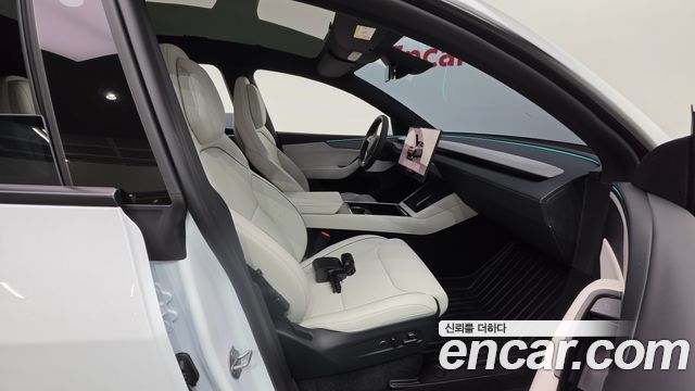 Tesla Model Y 2026 — photo 13