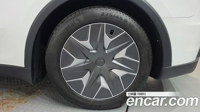 Tesla Model Y 2026 — photo 7