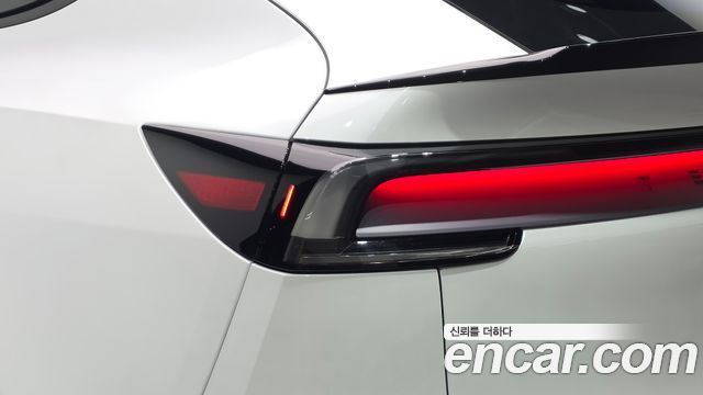 Tesla Model Y 2026 — photo 9
