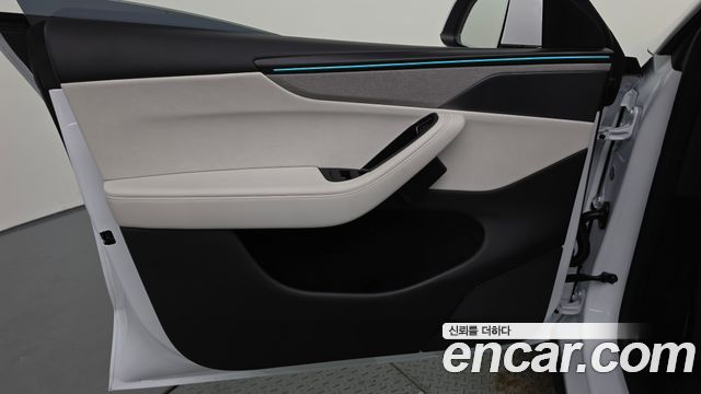 Tesla Model Y 2026 — photo 14