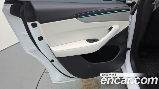 Tesla Model Y 2026 — photo 15