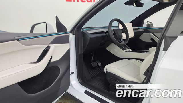 Tesla Model Y 2026 — photo 16