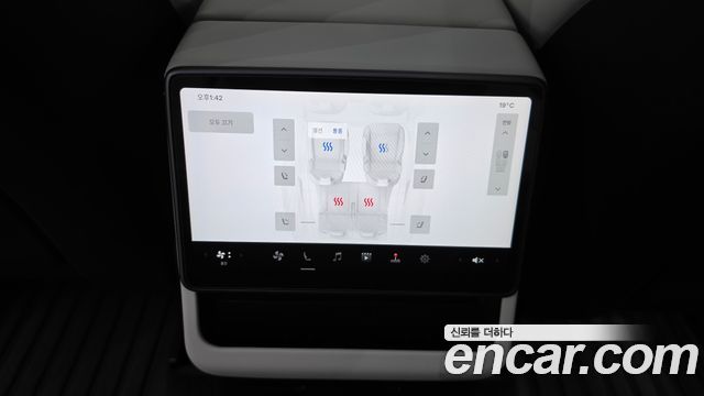 Tesla Model Y 2026 — photo 28