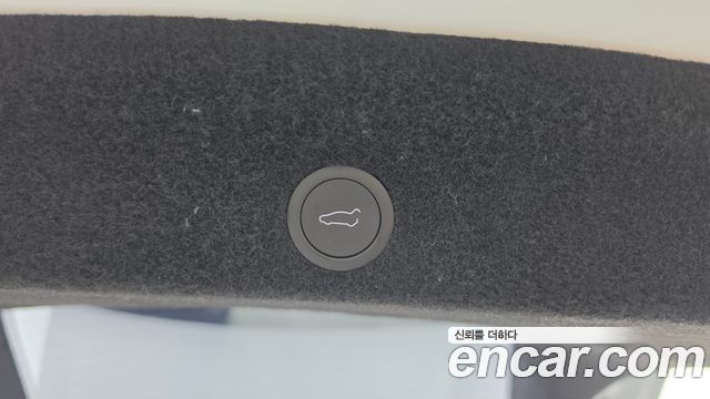 Tesla Model Y 2026 — photo 32
