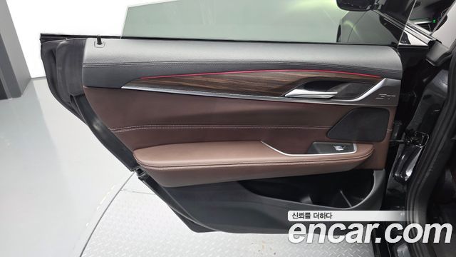BMW Gran Turismo 2023 — photo 15