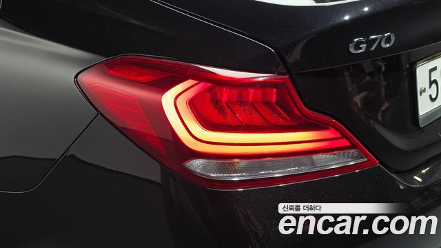 Genesis G70 2018 — photo 9