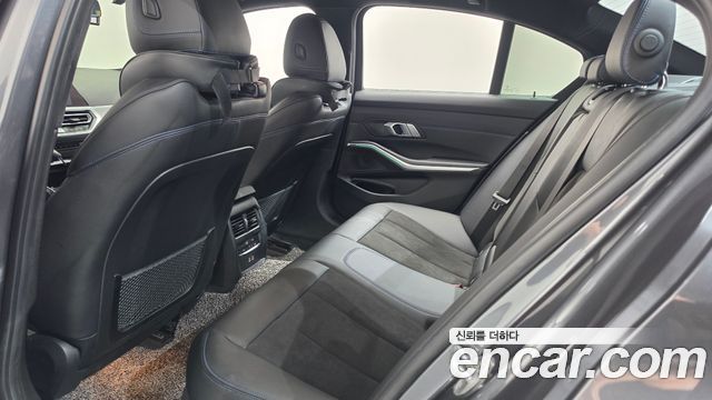 BMW 3-Series 2022 — photo 17