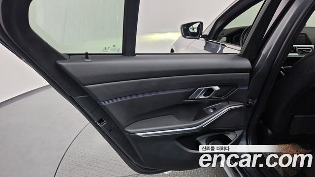 BMW 3-Series 2022 — photo 15