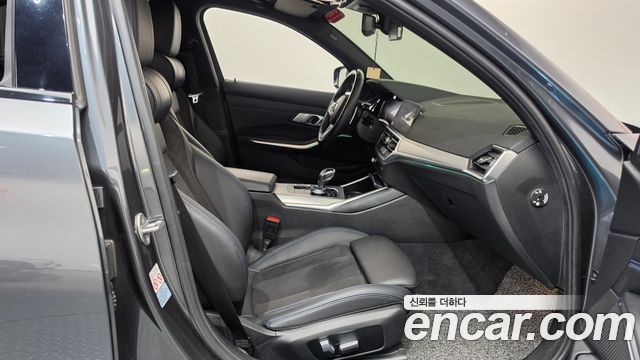 BMW 3-Series 2022 — photo 16