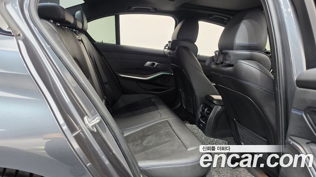 BMW 3-Series 2022 — photo 27