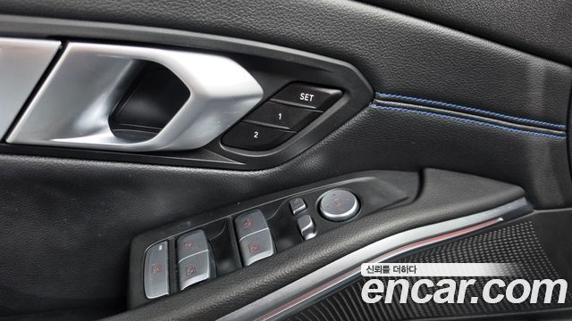 BMW 3-Series 2022 — photo 33