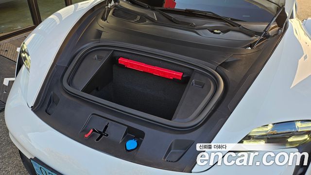 Porsche Taycan 2024 — photo 17