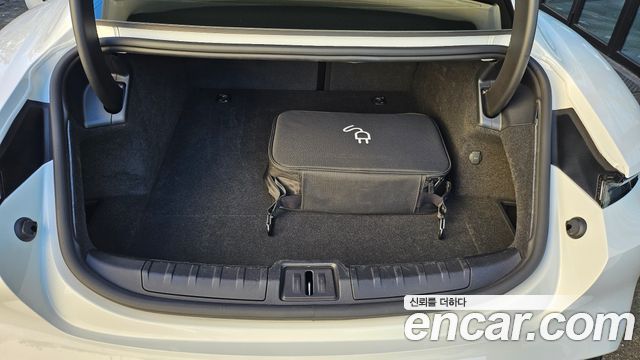 Porsche Taycan 2024 — photo 18