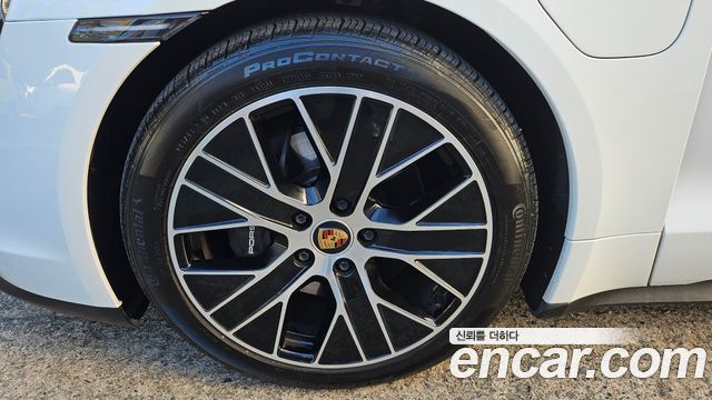 Porsche Taycan 2024 — photo 19