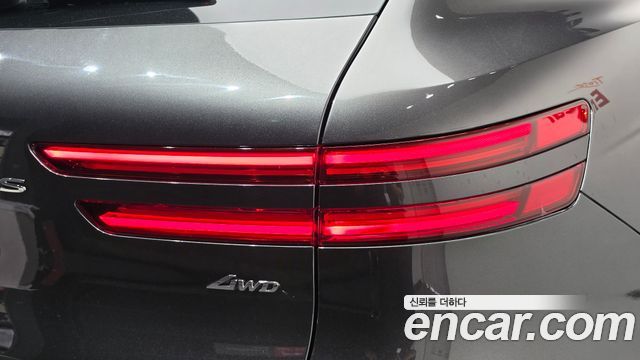 Genesis GV70 2025 — photo 9