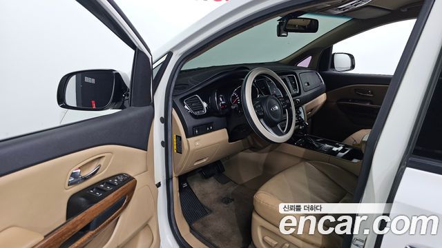 Kia Canival 2016 — photo 13