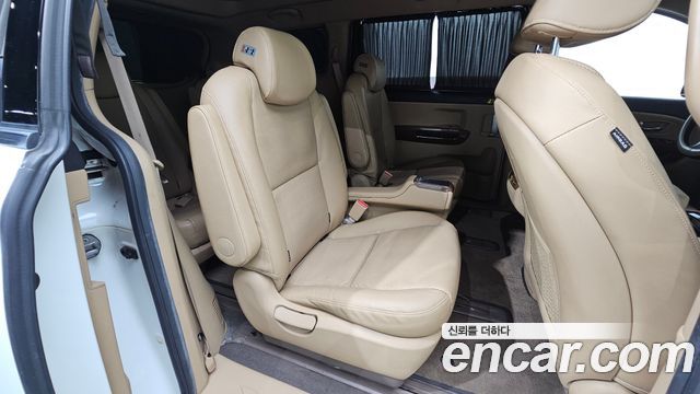 Kia Canival 2016 — photo 17