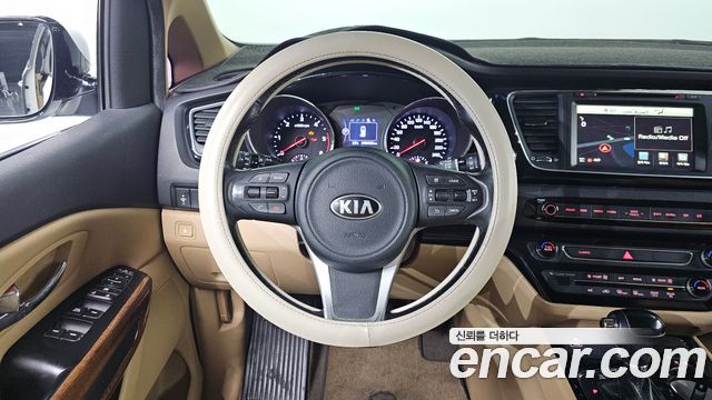 Kia Canival 2016 — photo 19