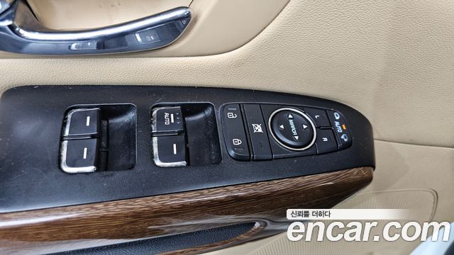 Kia Canival 2016 — photo 22