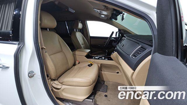 Kia Canival 2016 — photo 16